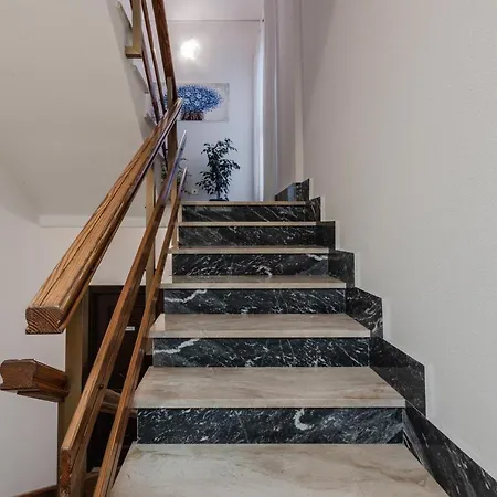 Guesthost - Cagliari Comfy With Terrace & Netflix! * Selargius