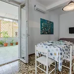 Guesthost - Cagliari Comfy With Terrace & Netflix!