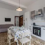 Apartman Guesthost - Cagliari Comfy With Terrace & Netflix!