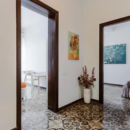 Guesthost - Cagliari Comfy With Terrace & Netflix! 아파트 *