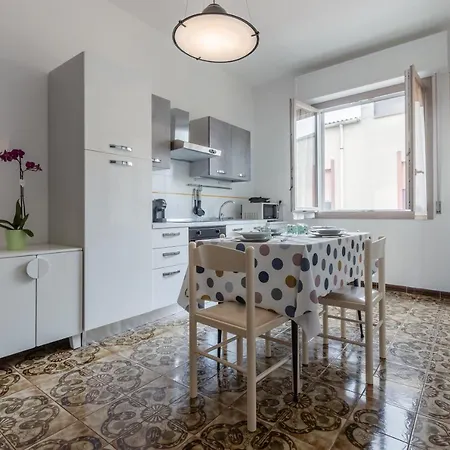 Guesthost - Cagliari Comfy With Terrace & Netflix! 아파트 *